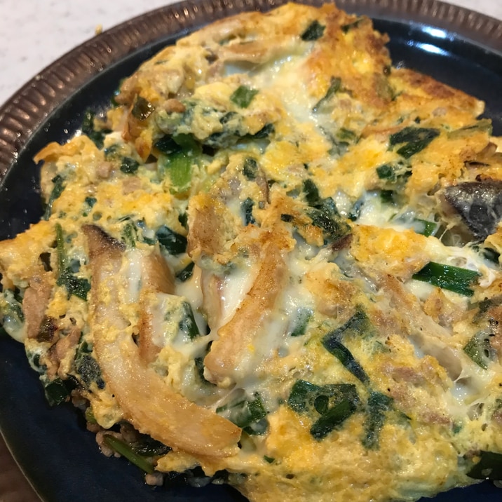 にらとひき肉のチーズオムレツ